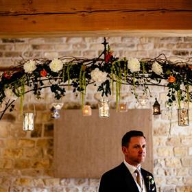 fwthumbArchway with hanging lanterns.jpg